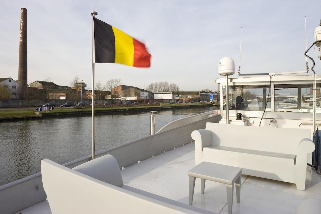 B&B Droomboot Oudenburg Exterior photo