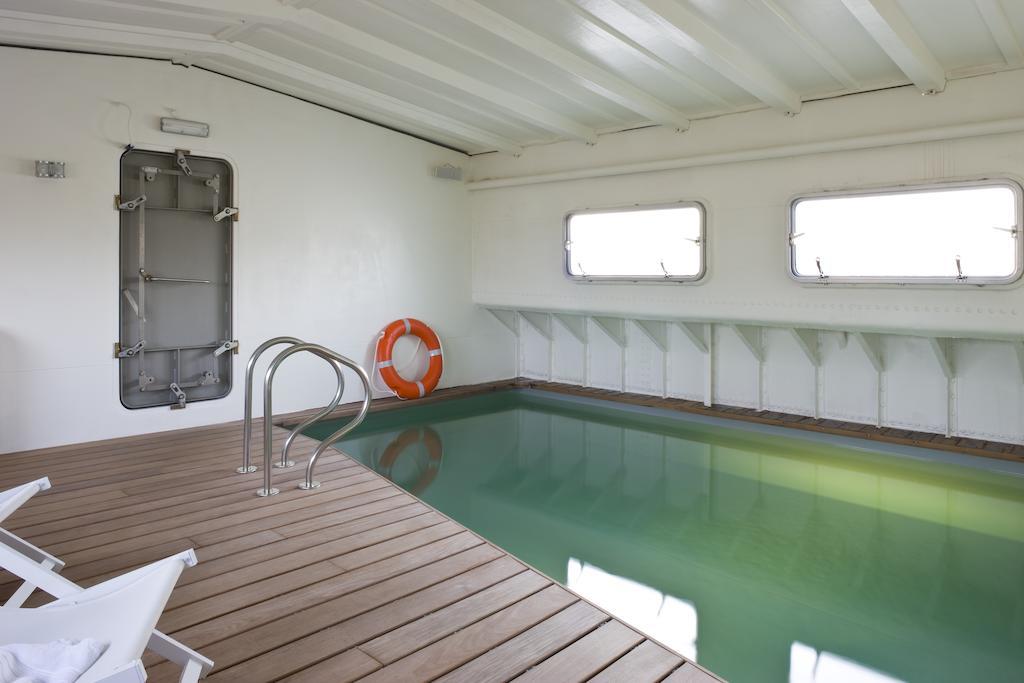 B&B Droomboot Oudenburg Exterior photo
