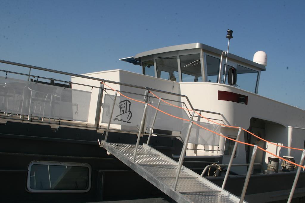 B&B Droomboot Oudenburg Exterior photo
