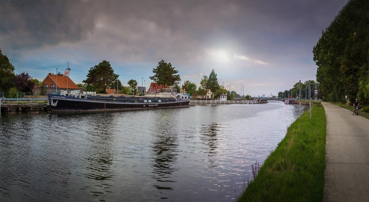 B&B Droomboot Oudenburg Exterior photo